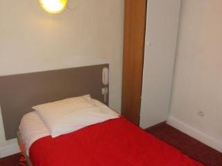 Hotel Petit Bastille Aulnay-sous-Bois Bagian luar foto