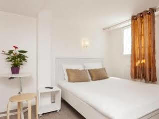 Hotel Petit Bastille Aulnay-sous-Bois Bagian luar foto